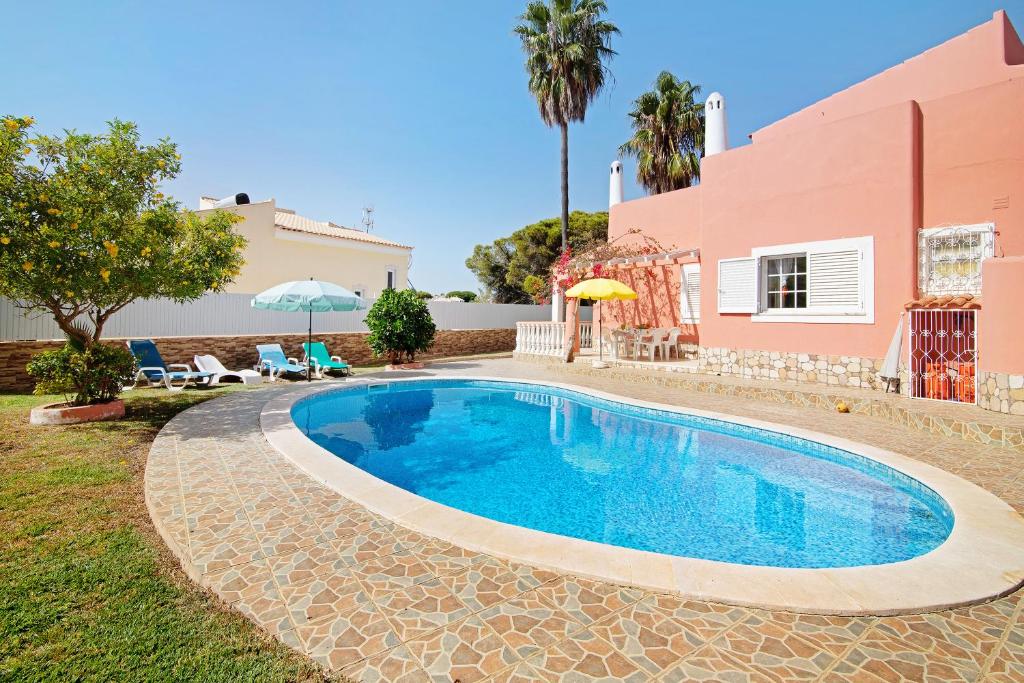 Villa Villa Paraíso R. da Charrua 8200-389 Olhos de Água