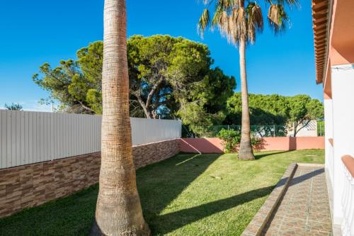 Villa Paraiso Spacious and Central To enjoy best beaches AC WIFI GARDEN POOL