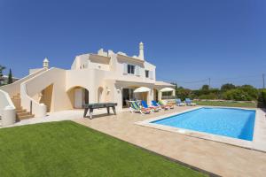Villa Parreira by Villa Plus