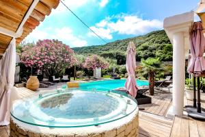 Villa Petra Bianca 8 chambres 16 pers À proximité de la Marina de Bonifacio Piscine Chauffée