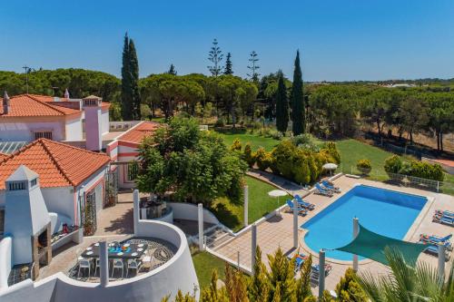 Villa Pinhal Santo by Villa Plus