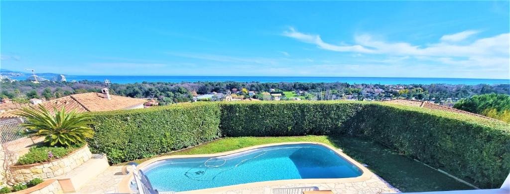 Villa piscine avec magnifique vue mer panoramique 06410 Biot