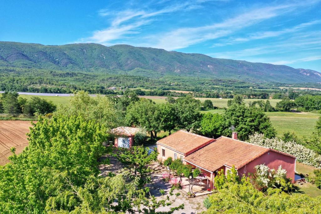 Villa piscine face au grand luberon Cereste Lieu dit les astiers Chemin de la viguiere, 04280 Céreste