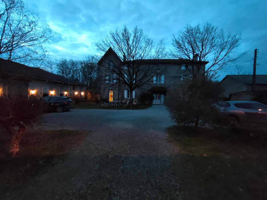 VILLA PISCINE 42530 Saint-Genest-Lerpt