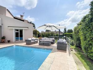 VILLA - PISCINE - STANDING- VUE MER-GOLFE JUAN