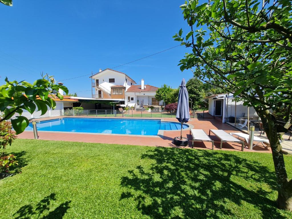 VILLA QUINTIÃES COM PISCINA BARCELOS Avenida da Igreja, 4750-640 Aborim