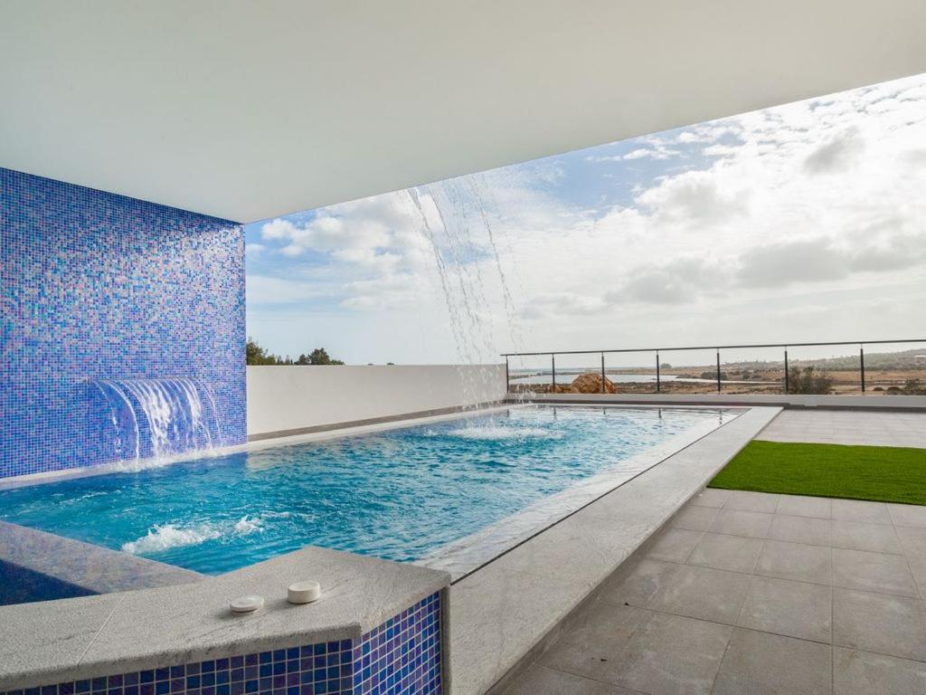 Villa Ria Alvor- Swimming pool & Jacuzzi Rua das Pimenteiras Urbanização Pontalgar C29, 8500-139 Alvor