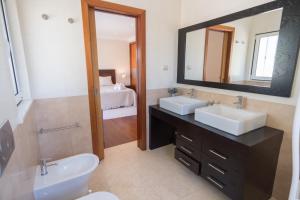 Villa Ria Rose, Alto da Ria 23 - jacuzzi and beach