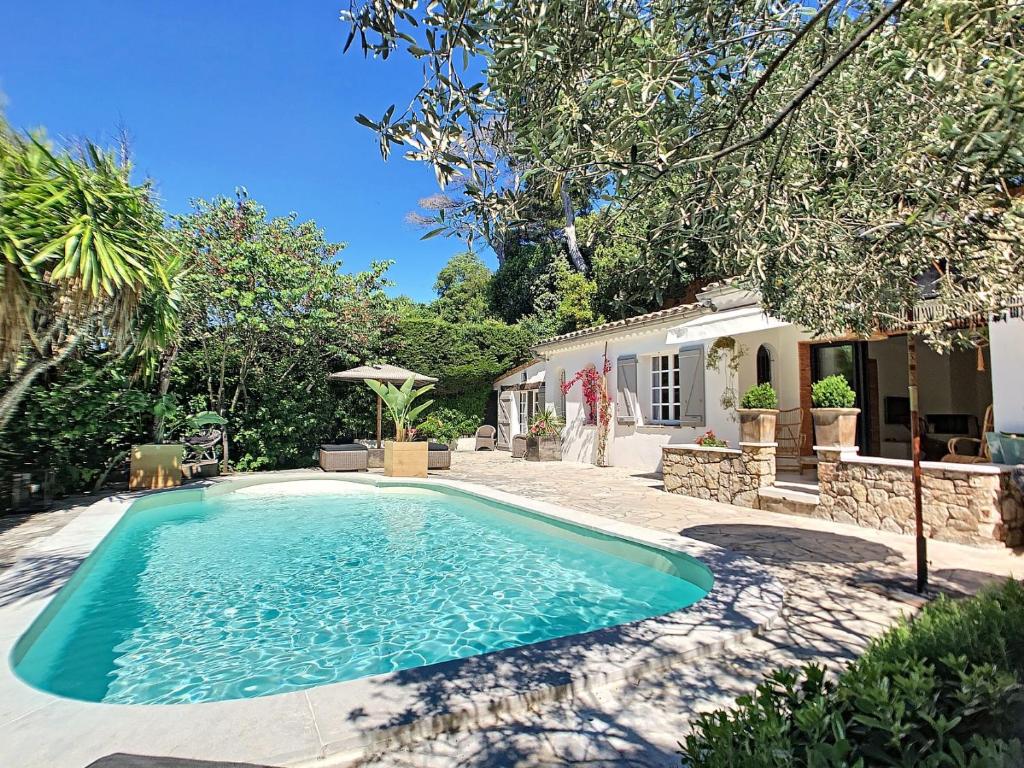 Villa Riviera Avenue Isola Bella, 06400 Cannes