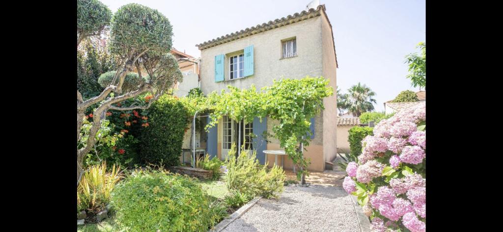 Villa Villa rosier avec magnifique jardin 13 Impasse Etienne 83120 Sainte-Maxime