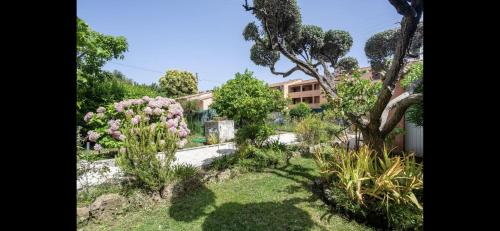 Villa rosier avec magnifique jardin