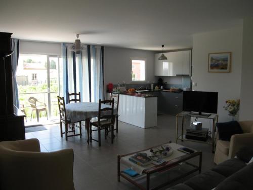 Villa Saint-Cyprien, 4 pièces, 6 personnes - FR-1-106-40