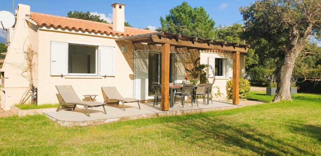 Villa Villa Sardi 5 pers calme à 5 minutes de la plage Fiumo d'Oso strada di sardi 20170 Gialla
