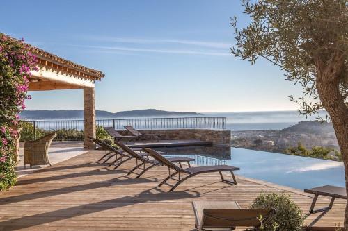 VILLA SOLEIL D'OR GOLF DE ST TROPEZ VUE MER PANORAMIQUE