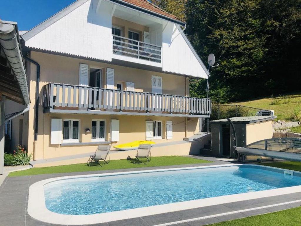 Villa spacieuse avec piscine 350m2 5 chambres terrain de 1500m2 arboré parking privé 34480 Magalas