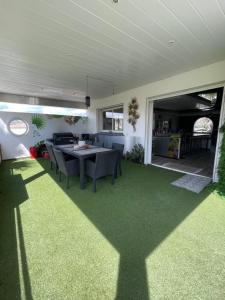 Villa spacieuse avec piscine 350m2 5 chambres terrain de 1500m2 arboré parking privé