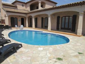 VILLA SPACIEUSE, CLIMATISATION, PISCINE, JARDIN PAYSAGE, PROCHE MER