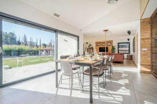 Villa spécial Famille de 210 m² avec piscine à 20 min de la mer