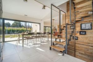 Villa spécial Famille de 210 m² avec piscine à 20 min de la mer