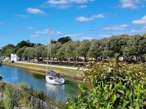 Villa sur l'eau avec Jacuzzi, port de Vannes, proche du centre historique
