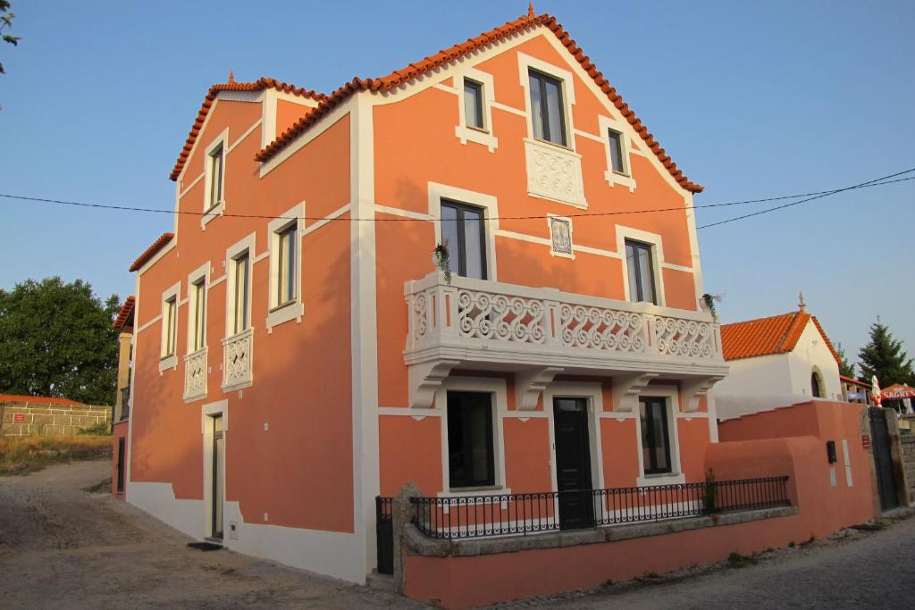 Villa Tauria- Casa de campo em aldeia medieval Avenida Professor J. Brojo da Silva 1, 6320-592 Sabugal