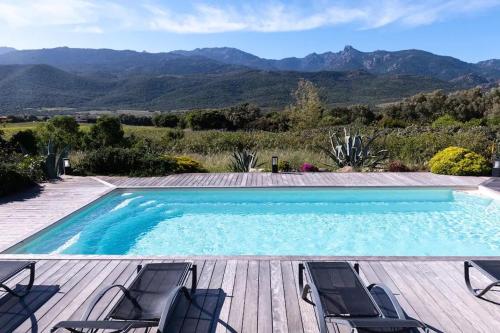 Villa terra vigna à Figari - Vue exceptionnelle sur les montagnes