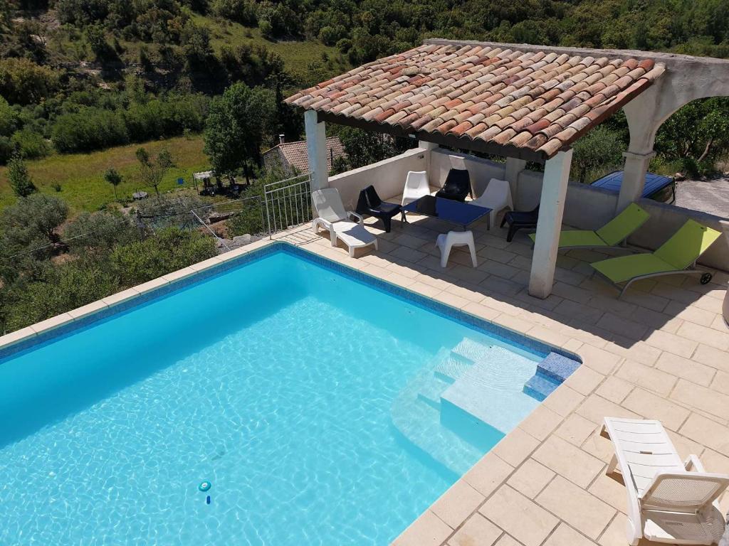 Villa Tessa for 14 people with private pool sauna and gym close to Aix en Provence 13840 Rognes