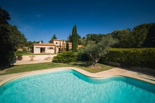 Villa Tessa for 14 people with private pool sauna and gym close to Aix en Provence