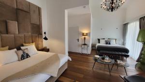 Villa Tessa for 14 people with private pool sauna and gym close to Aix en Provence