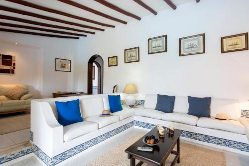 Villa Tupi by Villa Plus