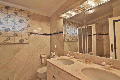 Villa Vale Do Lobo 409 - beautiful 5BR with heated pool short walk to Praca