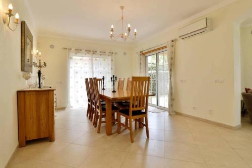 Villa Varandas Do Lago - 5 Bedroom villa - Stunning pool area - Table tennis