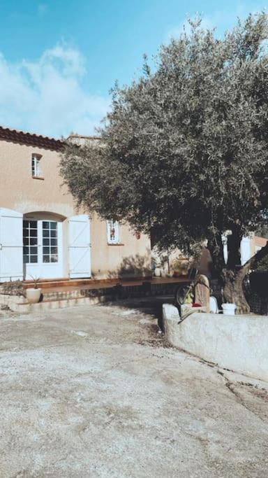 Villa, vue exceptionnelle à 5 min de la plage. 97 Allée de l'Écuyer du Roi, 83110 Sanary-sur-Mer