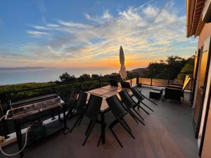 Villa vue mer panoramique, climatisée et piscine chauffée à proximité des plages