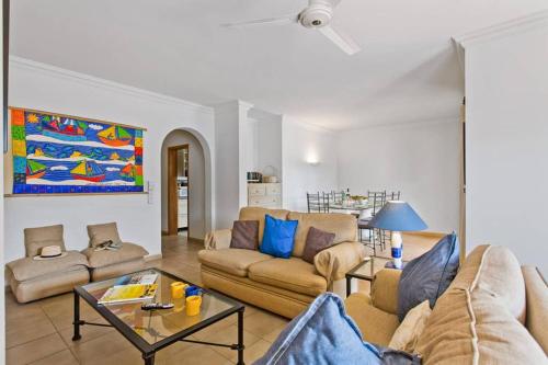Villa White Sands - Heated Pool, Near Beaches & New Town, Luxury & Privacy