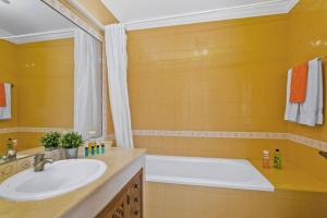 Villa White Sands - Heated Pool, Near Beaches & New Town, Luxury & Privacy