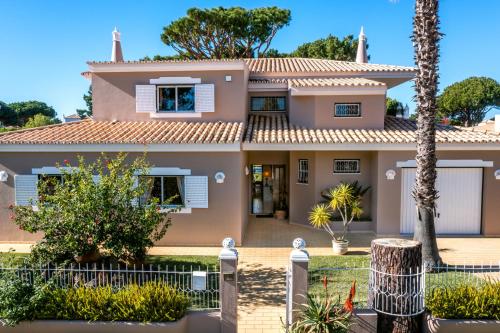 Villa with Garden and Pool