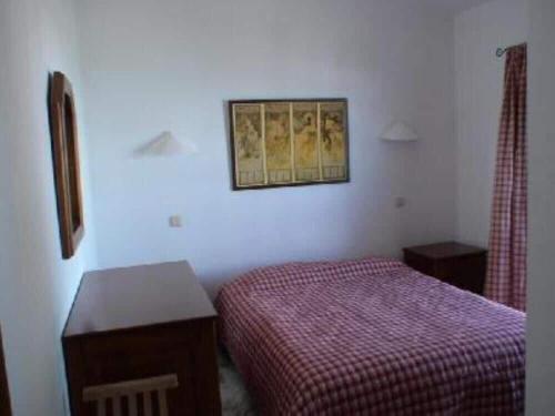 Villa with good garden, berbecue and swimming pool shared in the condominium.