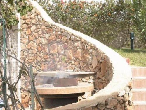 Villa with good garden, berbecue and swimming pool shared in the condominium.