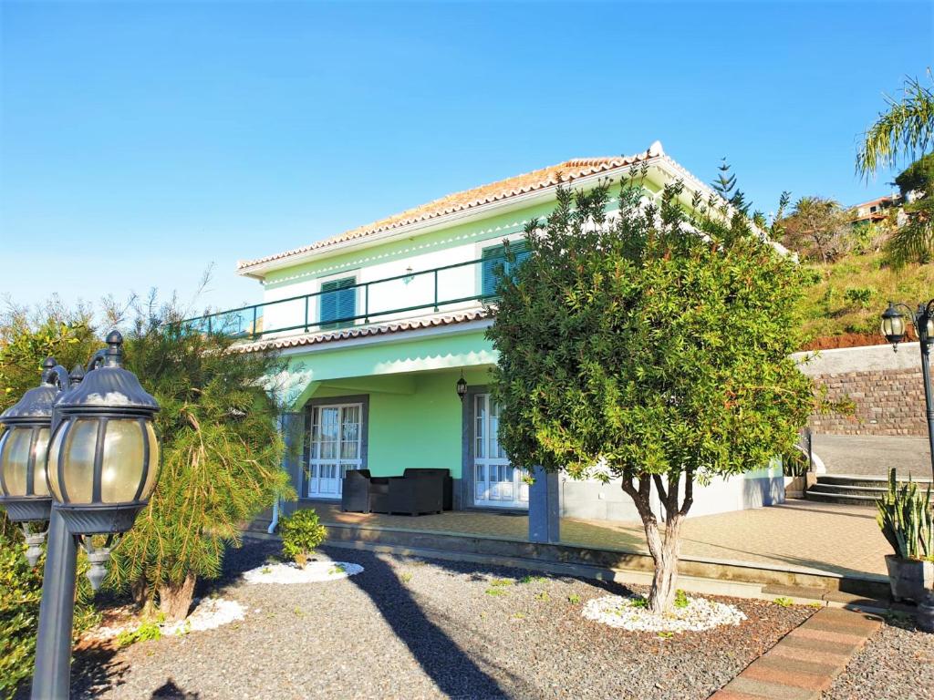 Villa with panoramic harbor view Impasse do Caminho do Meio 5 A, 9060-135 Funchal