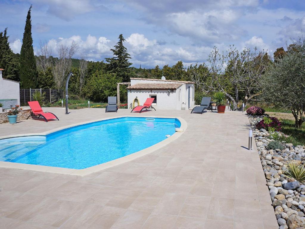 Villa with pool and enclosed garden between the vineyards and hiking trails , 11200 Lézignan-Corbières