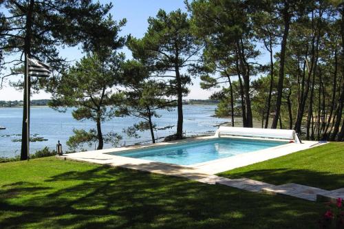 Villa with pool and sea views in Baden