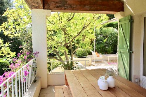Villa with Sea View and Pool near St Tropez