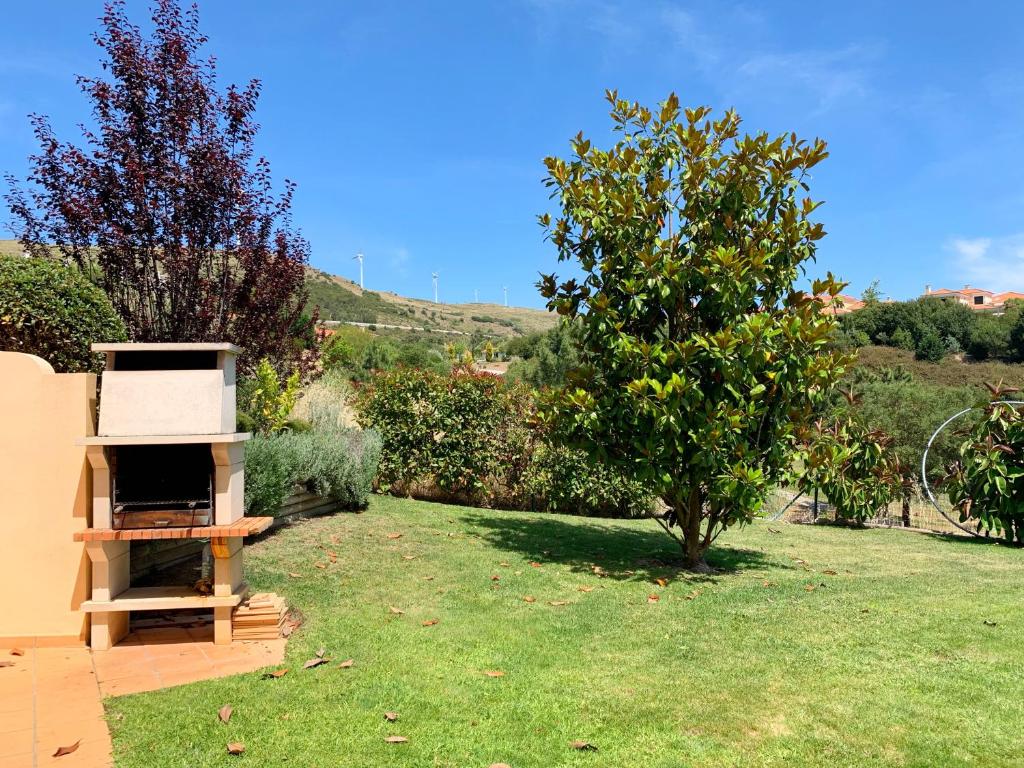 Villa Villa with swimming pool in Golf Resort Rua do Campo, n5 (Campo Real ) 2565-770 Torres Vedras