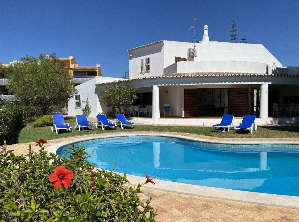 Villa Vivenda Júlia e Tavares R. da Espanha 26 8125-451 Vilamoura