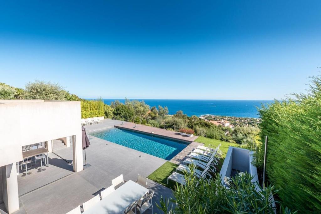 Villa Vue panoramique sur la baie de St Tropez 612 Avenue des Tumulus 83380 Les Issambres