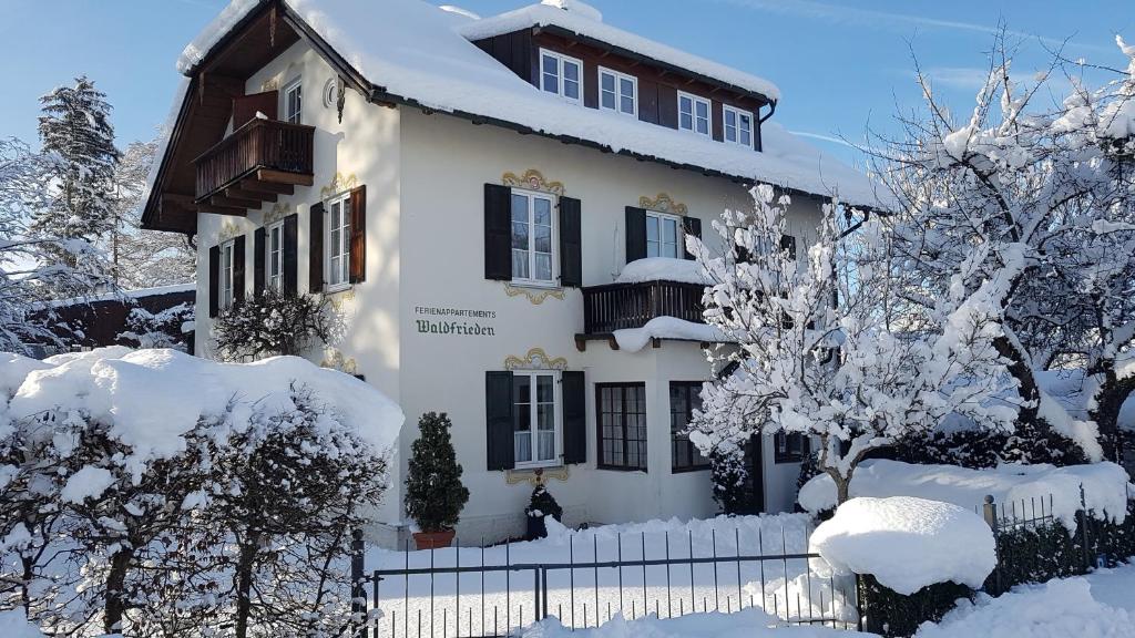 Appartements Villa Waldfrieden - Ferienwohnungen und -Haus Kalmbachstrasse 18, 82431 Kochel am See