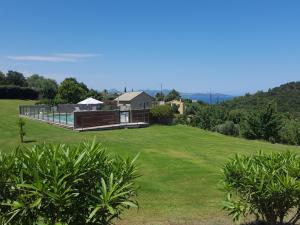 Welcoming villa with shared pool close to Saint-Florent