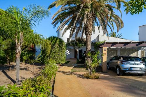 WHome Luxury Private Family Villa w/ S-Pool AC & Parking