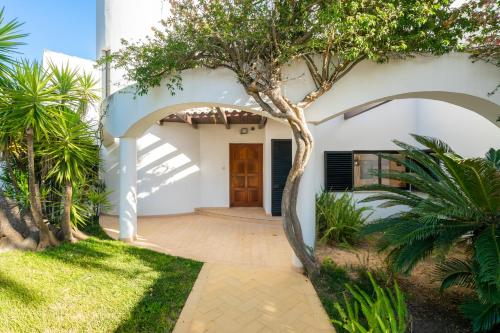 WHome Luxury Private Family Villa w/ S-Pool AC & Parking